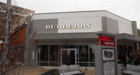 Burberry outlet store in Toronto Premium Outlets 